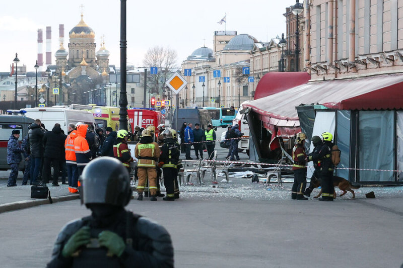 Бомба могла быть в подаренной статуэтке: что известно о взрыве на Васильевском острове