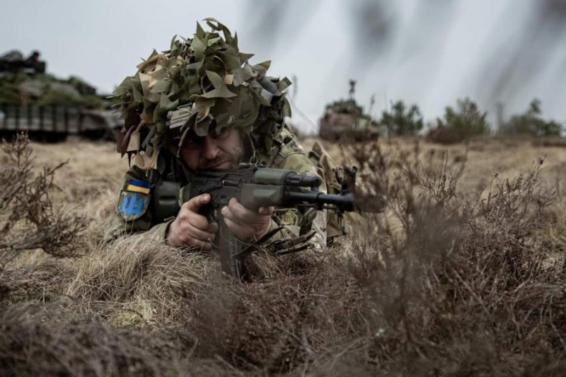 Война на Украине: военная спецоперация на Украине последние новости сегодня 26 апреля, СВО обзор событий, новая карта боевых действий на Украине, обстановка на Донбассе в ДНР, ЛНР, Херсонской и Запорожской областях, что происходит в Бахмуте (Артёмовске), главные новости с линии фронта сегодня 26.04.2023, операция Z, Юрий Михаил Онуфриенко видео