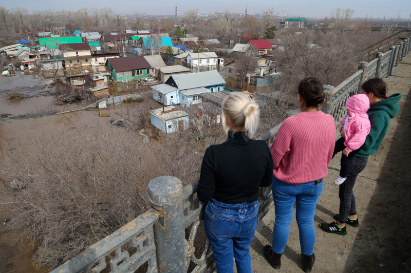 Мэр Оренбурга Салмин: вода подошла близко к многоквартирным домам